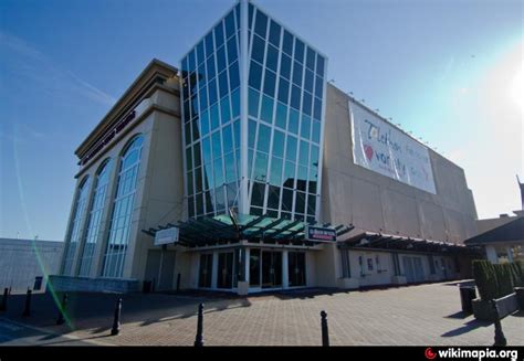 red robinson show theatre  Choose from more than 2,000 properties, ideal house rentals for families, groups and couples